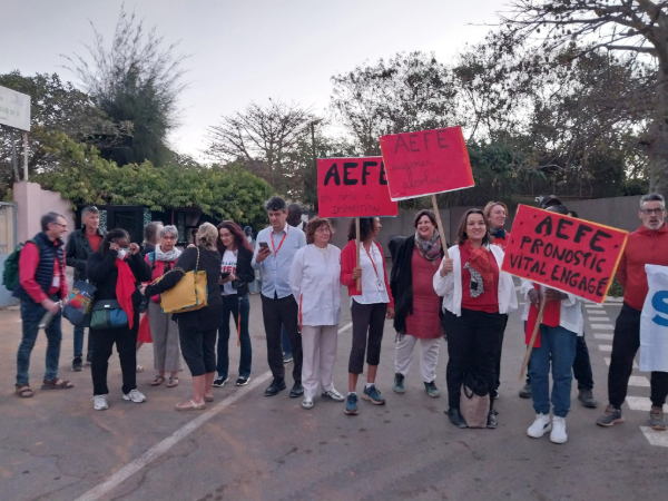Personnels du lycée AEFE Jean Mermoz de Dakar mobilisés le 10 février 2026